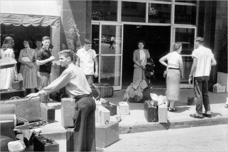 Hey, that's Mrs Fields in the doorway, and there's Mrs Mosier.  Margrete, Alice, and Ninnie Lou on the left.